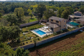 Nice holiday houses with Mediterranean garden
